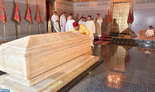 أمير المؤمنين صاحب الجلالة الملك محمد السادس يترحم على روح جلالة المغفور له الملك محمد الخامس